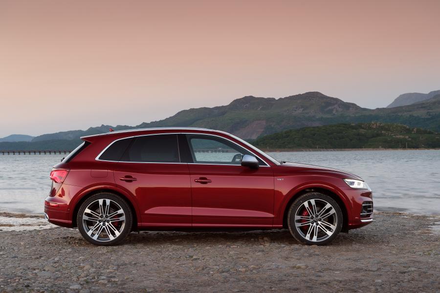  Audi SQ5 3.0 TFSI 2017 года  (UK) (фото 12 из 40)